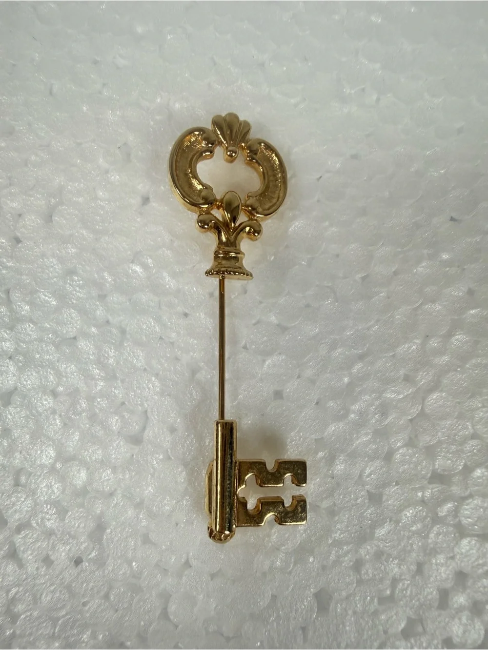 Vintage Skeleton Key Brooch Pin Gold Tone Stickpin 1978 Avon